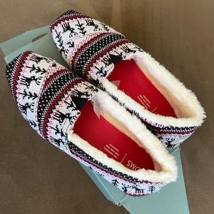 NWT TOMS White Multi Reindeer shoes